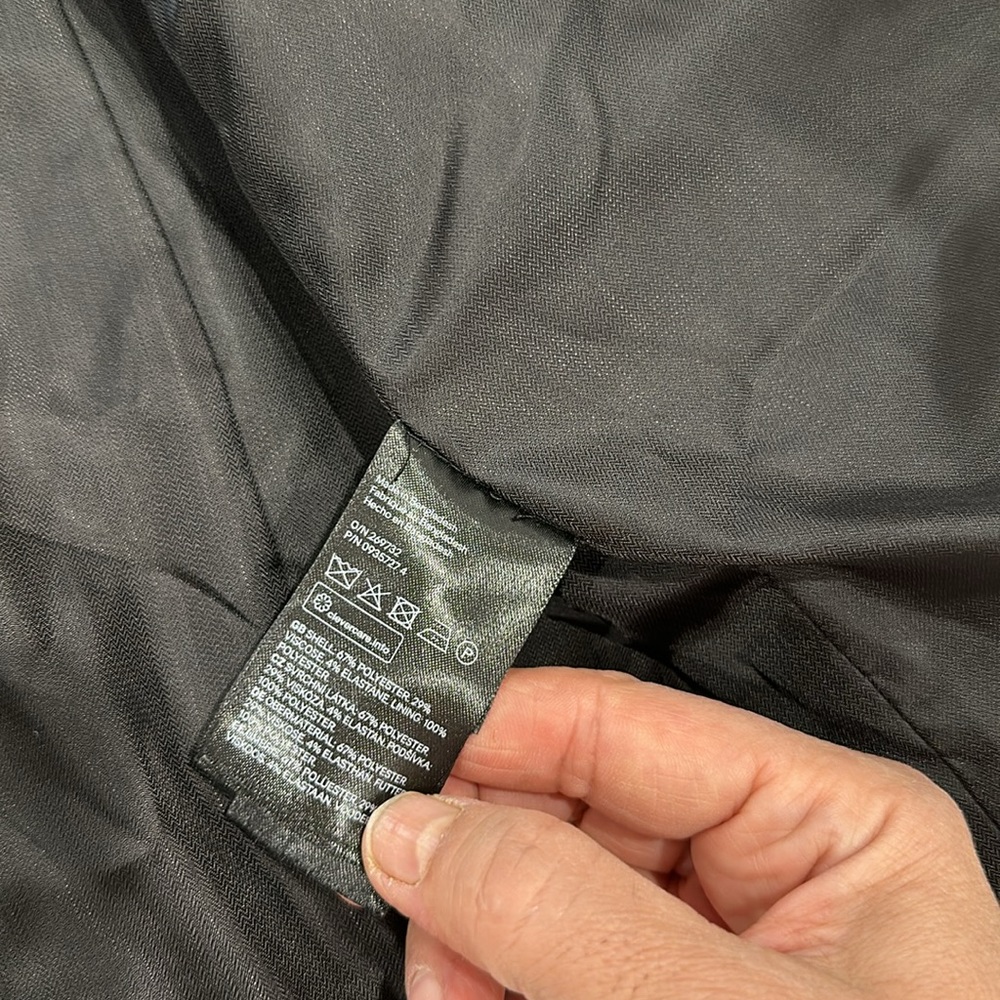 Chic Black Jacket - image 8